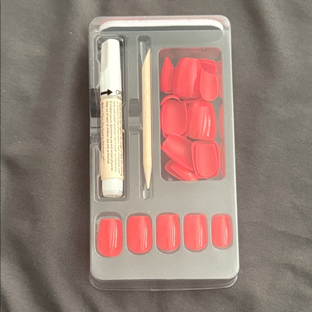 Red and Tan Red Aspen Nail Dashes Set - Picture 6 of 6